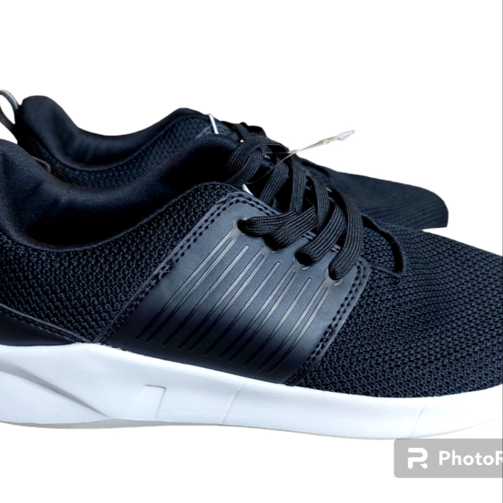 New The Childrens Place Size 6 Youth Black Tennis Shoes